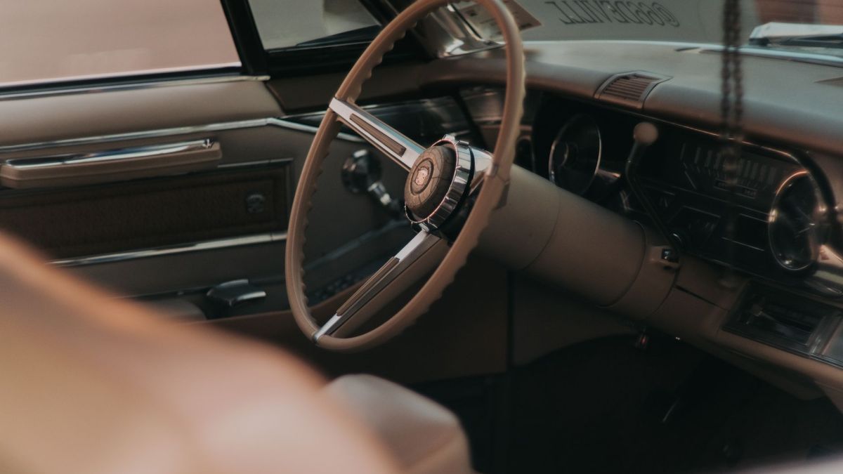 Close-up of a classic car's steering wheel in Abu Dhabi, UAE.
