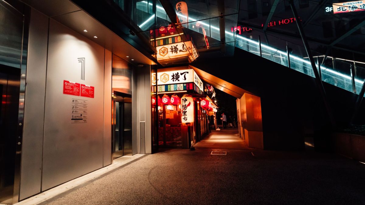 Explore the vibrant nightlife of a Japanese city in this atmospheric alleyway scene.
